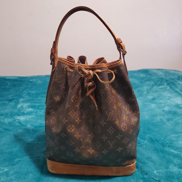 Louis Vuitton Handbags - Authentic Vintage Louis Vuitton Noe Shoulder Bag